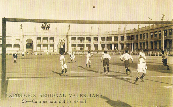Campeonato de football en plena Exposición Regional Valenciana de 1909, en la Gran Pista. Foto: archivo privado de Rafael Solaz.