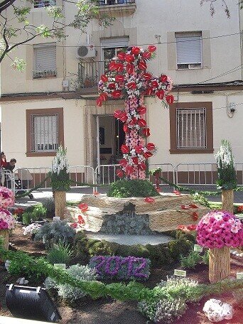 Cruz de mayo 2012 del Grup de Vivendes Ntra. Sra. dels Desamparats (Patraix). Foto: Lo Rat Penat