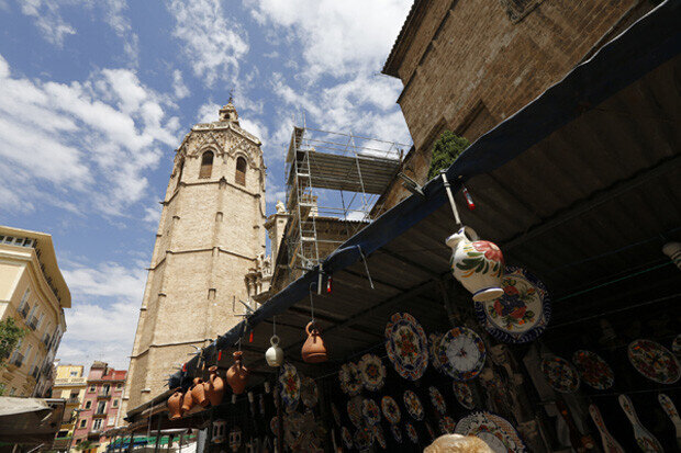 Mercado Escuraeta, plaza la reina