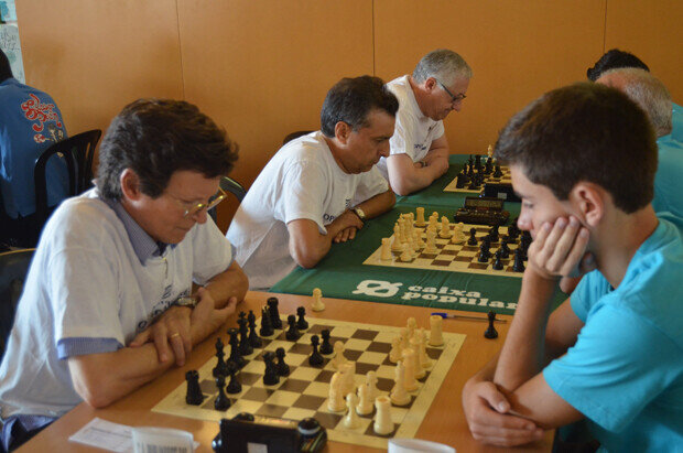 Arturo Marín, el veterano e incombustible jugador del C.A. Burjassot se llevo el premio al mejor jugador del torneo.