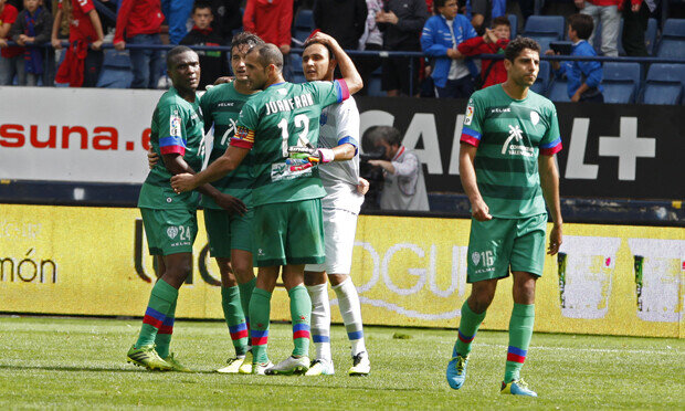 Los jugadores del Levante UD celebran el final del partido. Foto: Jorge Ramírez / Levante UD