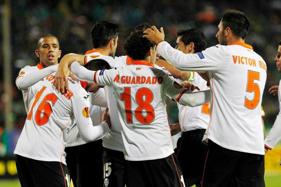 Los valencianistas celebran el gol de Paco Alcácer. Foto: Valencia CF