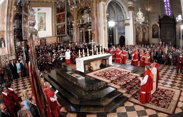 Monseñor Carlos Osoro Sierra, arzobispo de Valencia preside el Te Deum a la real senyera por la celebración del Nou D'Octubre . (foto AVAN // Alberto Saiz)