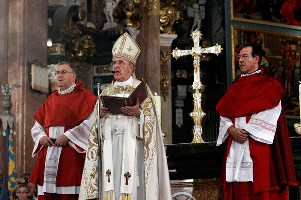 Monseñor Carlos Osoro Sierra, arzobispo de Valencia preside el Te Deum a la real senyera por la celebración del Nou D'Octubre . (foto AVAN // Alberto Saiz)