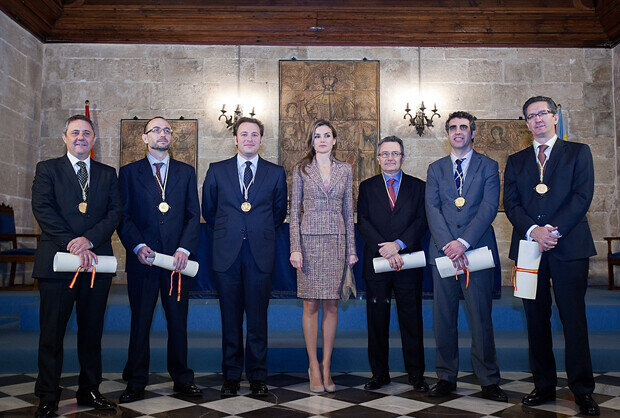 Los premiados con doña Letizia. Foto: Eva Ripoll