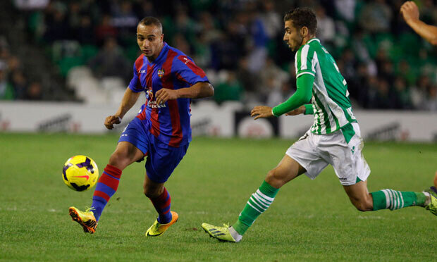 El Zhar no tuvo el acierto goleador de otras noches. Foto: Jorge Ramírez / Levante UD