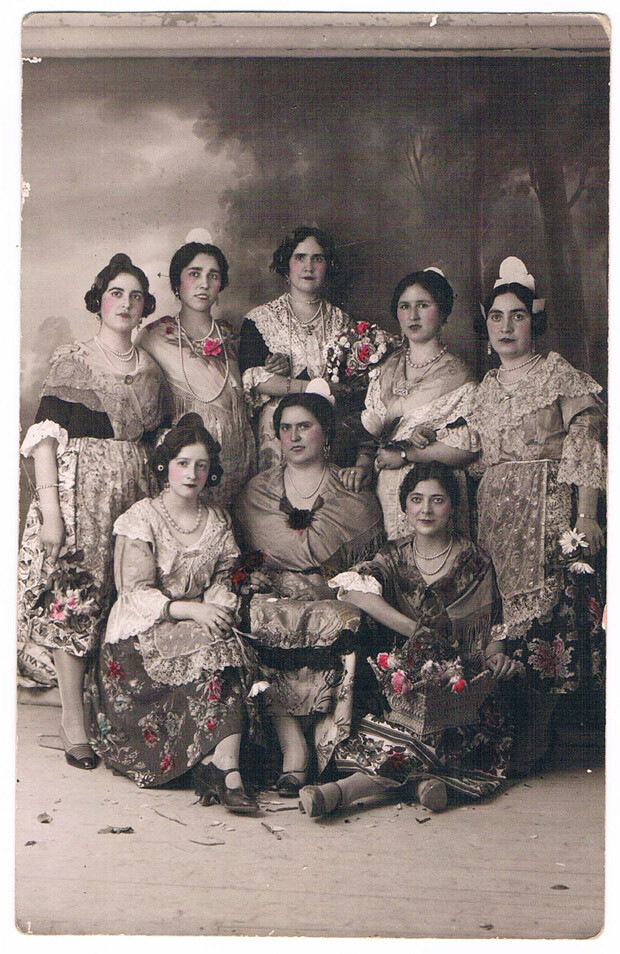 Preparadas para la fiesta. 1930