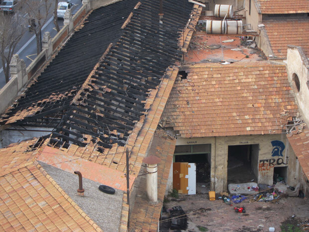 Vista aérea del estado en el que ha quedado el edificio tras el incendio.