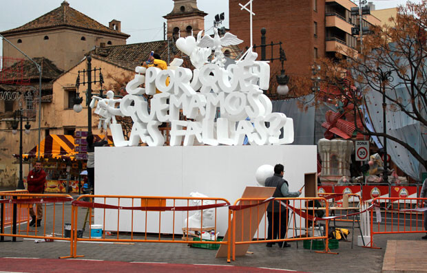 La Falla Interactiva de Mastel, con el artista ultimando detalles.