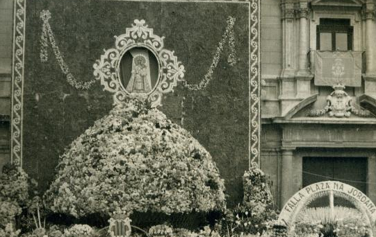 fotografia de fallas. ofrenda de flores plaza