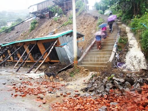 niños afectados por las inundaciones en Myanmar (2)