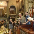 El Ayuntamiento recibe a los jóvenes beneficiados por ‘La Dipu te beca’.