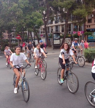 Tanto en la ciudad de Alicante como en Castellón la gente disfrutó del transporte público y la bicicleta.