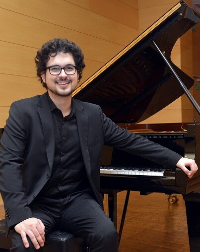 En la actualidad está completando su formación bajo la dirección del afamado maestro Leonid Margarius. (Foto-Valencia Noticias).