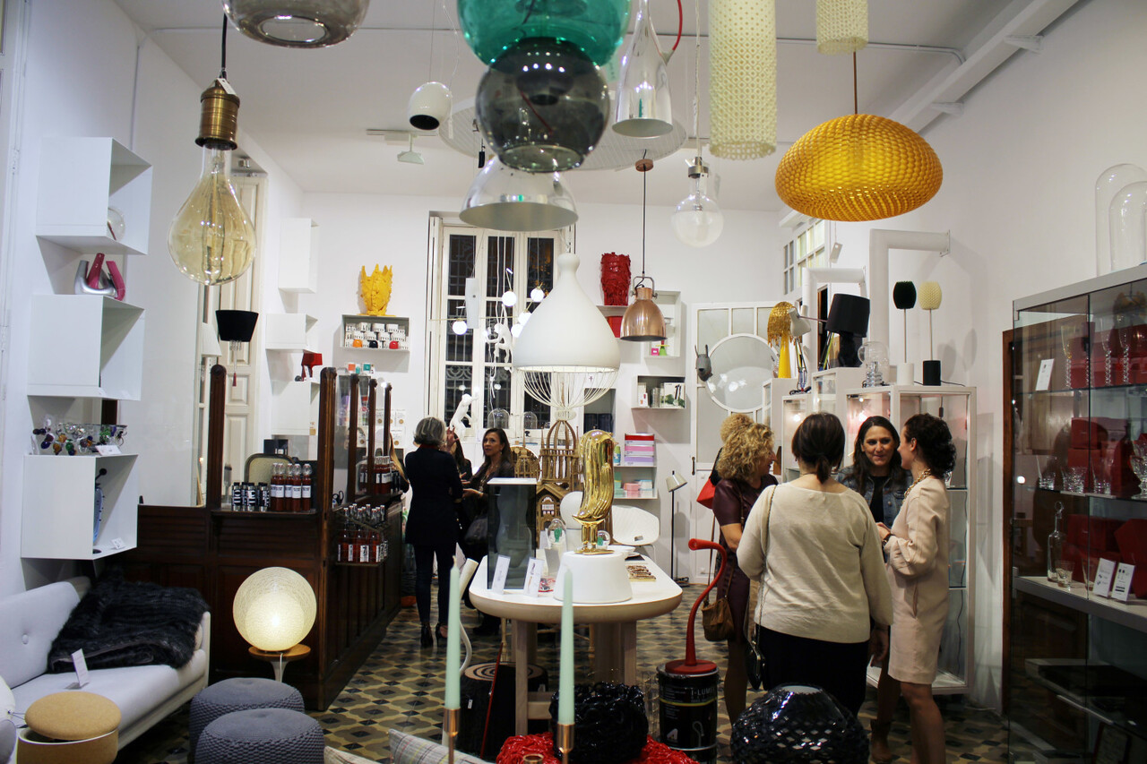 visitando-la-exposicion-durante-el-evento