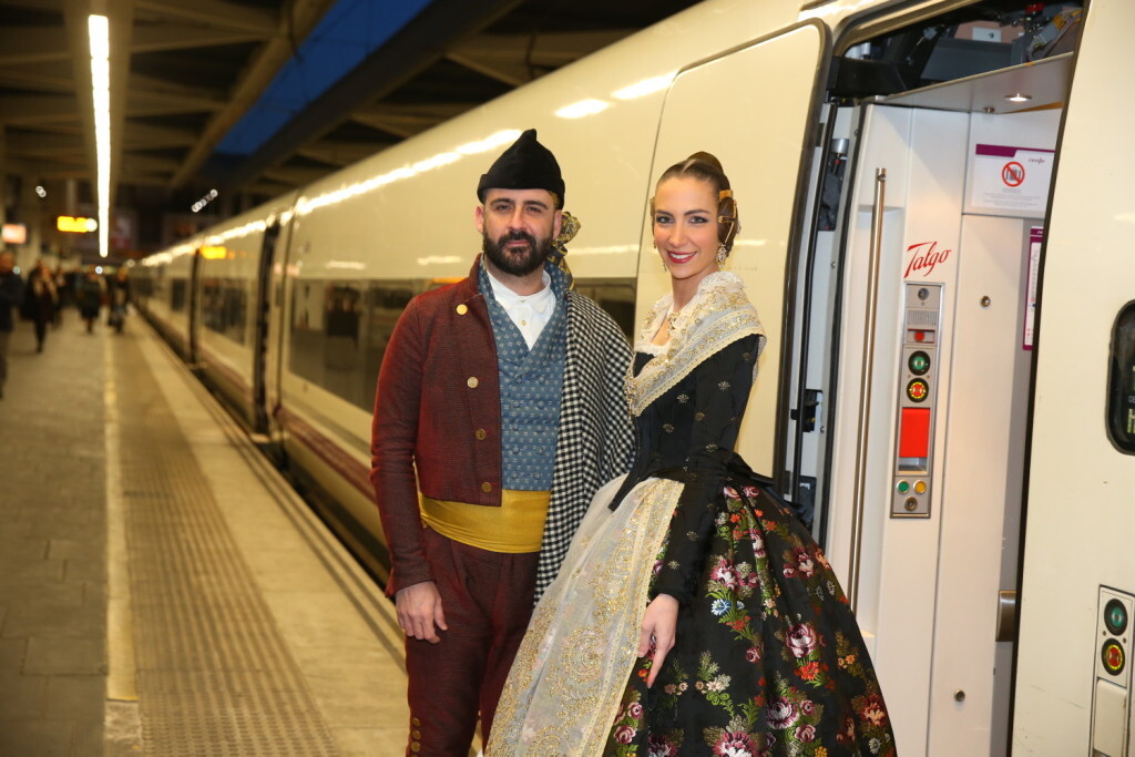 Visita de Raquel Alario i la seua Cort d'Honor a FITUR (3)