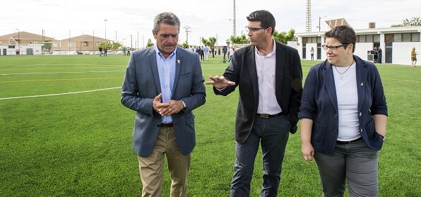 Catadau inaugura su campo de fútbol con césped artificial. (Foto-Abulaila).