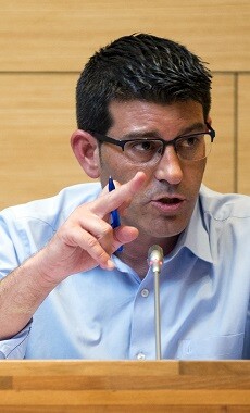 El presidente de la Diputación, Jorge Rodríguez, en el Pleno de la corporación.