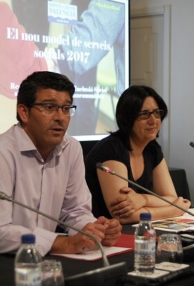 Jorge Rodríguez junto a la diputada Rosa Pérez Garijo.