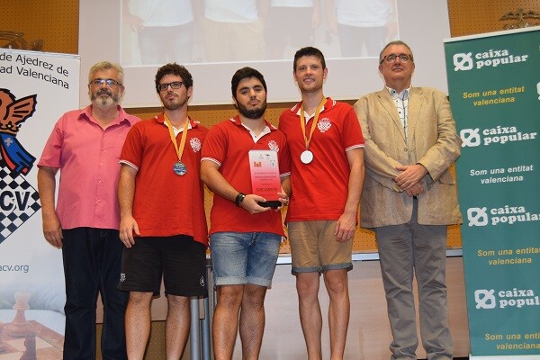 Los miembros del C.A. Aspe se alzó con trofeo de Subcampeón del Torneo.