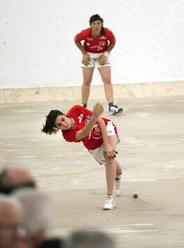 Partida femenina de raspall en Pelayo.