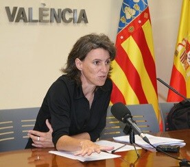María Oliver.