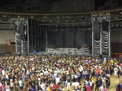 Miguel Bosé abarrota la Plaza de Toros de Valencia con su gira Estaré (2)