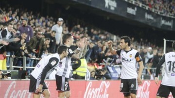 valencia-realsociedad Parejo y Santi Mina celebran el Gol 2