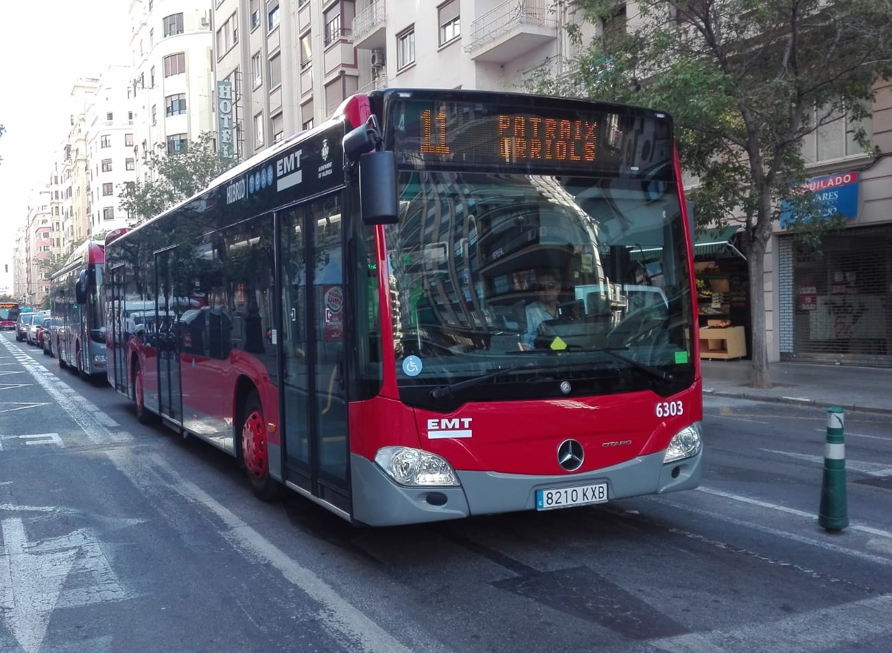 La línea 11 de EMT estrena nuevos autobuses de tecnología híbrida