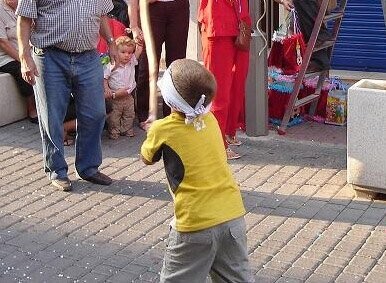 Cucañas para los niños en las Fiestas de Benimamet 2011