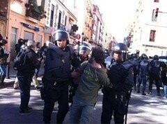 IES Lluis Vives. Manifestacion. detenci&oacute;n zapadores