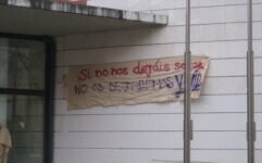 Pancartas de protesta en el instituto Benlliure