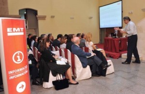 El gerente de la EMT en unas jornadas con representantes de empresas