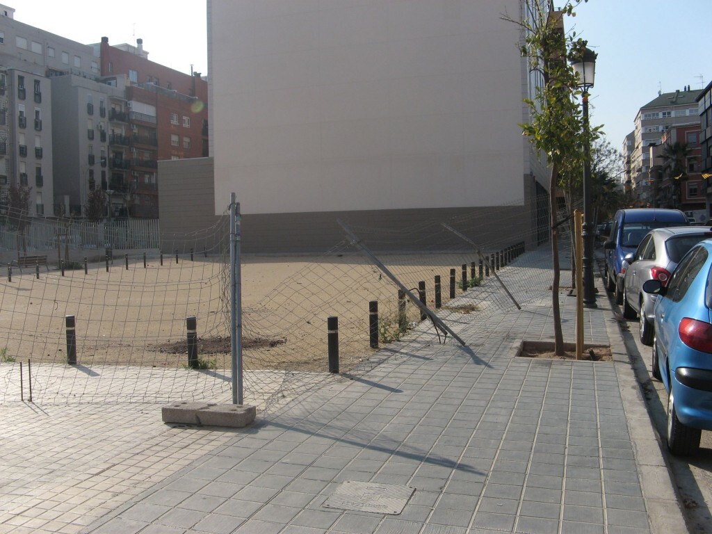 Edificio del centro de Patraix sin uso financiado con el Plan E