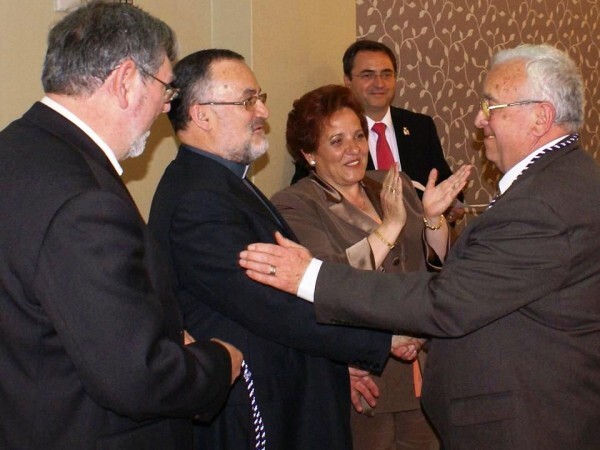 Entrega de la medalla de plata de la junta mayor a Pascual Andrés/eos