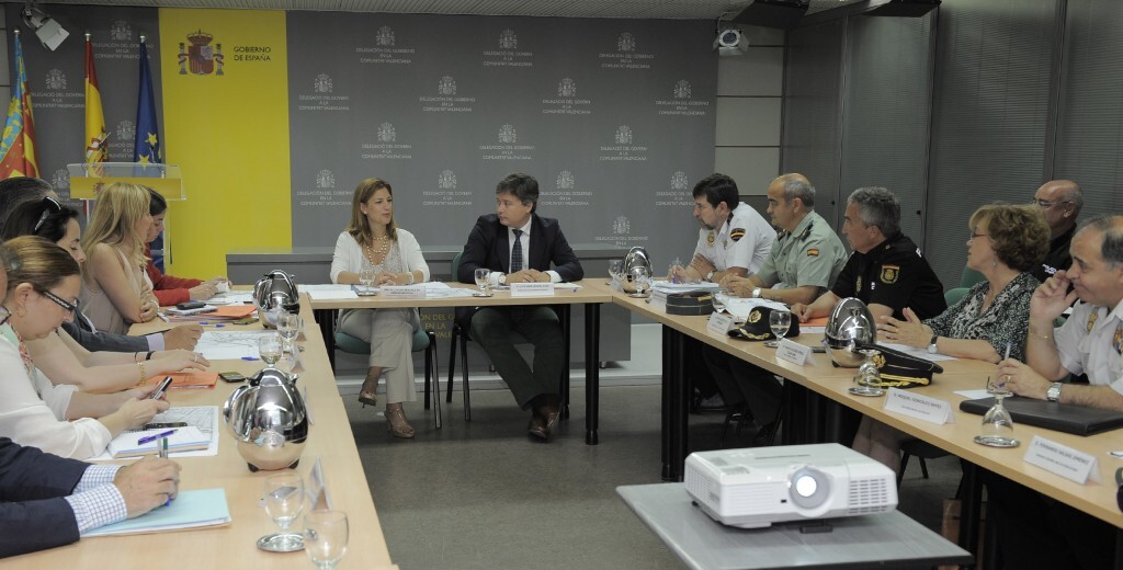 La delegada del Gobierno durante la reunión de la junta de seguridad
