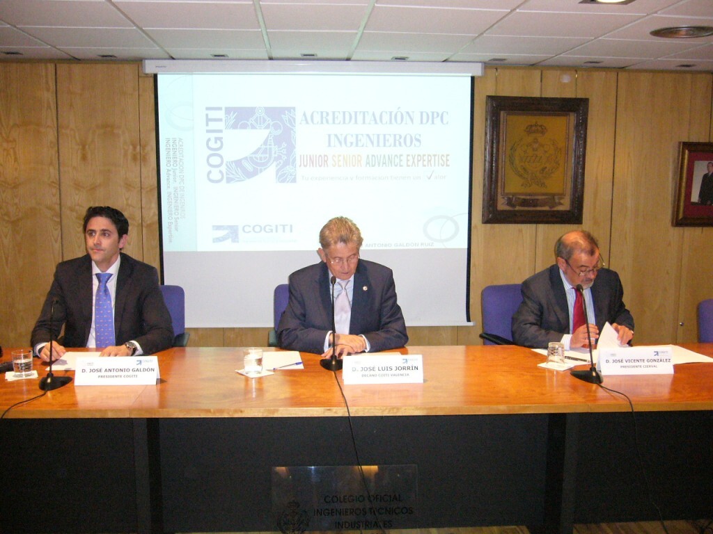 Un momento del acto del colegio de ingenieros industriales