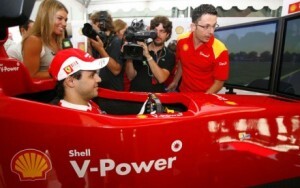 Felipe Massa en el simulador profesional Shell