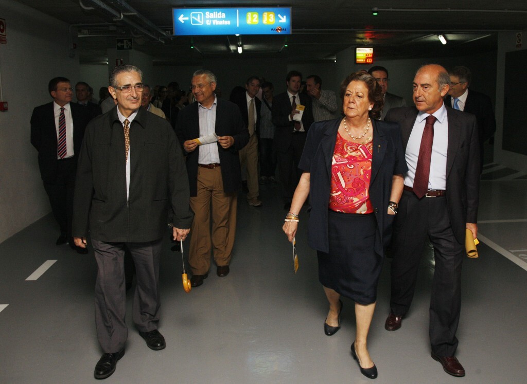 La alcaldesa, Rita Barberá, con Alfonso Novo, en la inauguración del aparcamiento de Vinatea/pepe sapena
