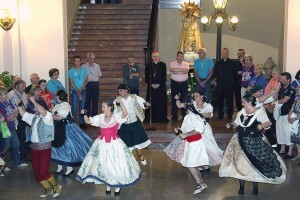 Un grupo de baile tradicional realiza unos bailes en el interior del Palacio Arzobispal/m.guallart Un grupo de baile tradicional realiza unos bailes en el interior del Palacio Arzobispal/m.guallart