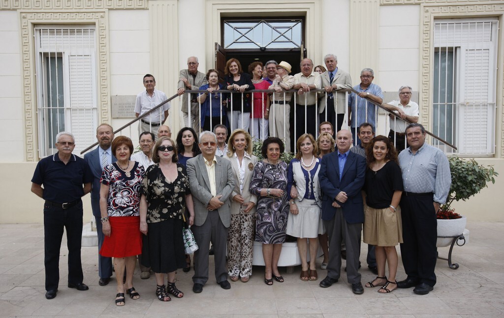 Los participantes en el curso del escritor valenciano a las puertas del museo