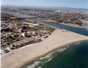 Vista aérea de la playa de Pinedo y primeras edificaciones