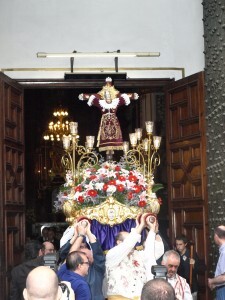 Sant Bult saliendo de la iglesia de Santo Tomás