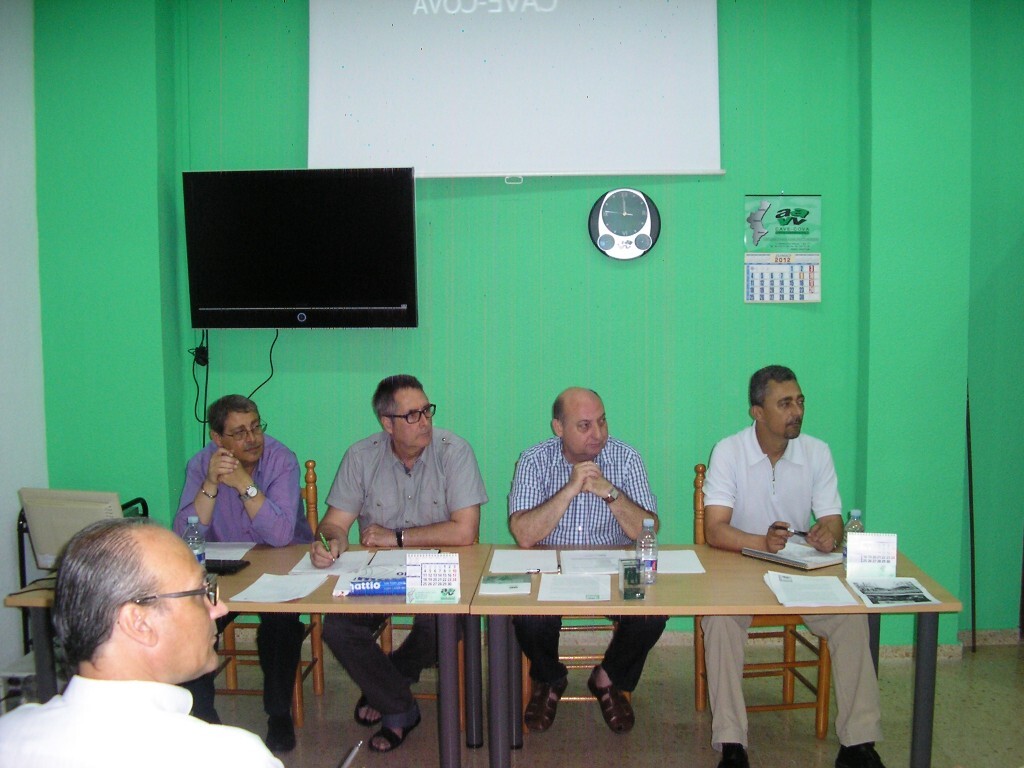 Los principales cargos de la junta directiva en una reunión de la asamblea vecinal hace unas semanas