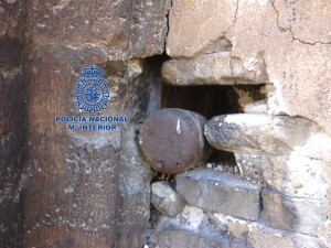 Proyectil de Artillería retirado de la fachada de la iglesia de los Santos Juanes Proyectil de Artillería retirado de la fachada de la iglesia de los Santos Juanes