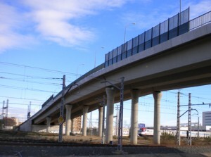 Puente que construyó ADIF en la carretera de Malilla. Puente que construyó ADIF en la carretera de Malilla.