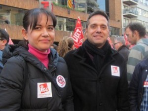 A la izquierda, la concejala Rosa Albert con el portavoz de EU