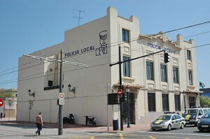 Edificio del retén de la Policía Local en el Marítimo sito en la calle Doctor Lluch