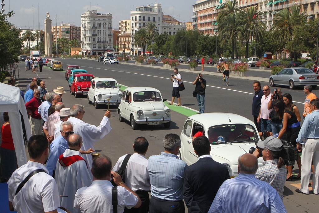 Toda una gran caravana de vehículos transitó por la ciudad/j.peiró