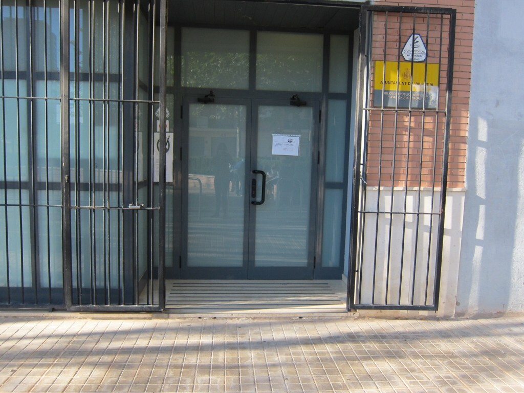 Entrada a la biblioteca de La Torre/eu